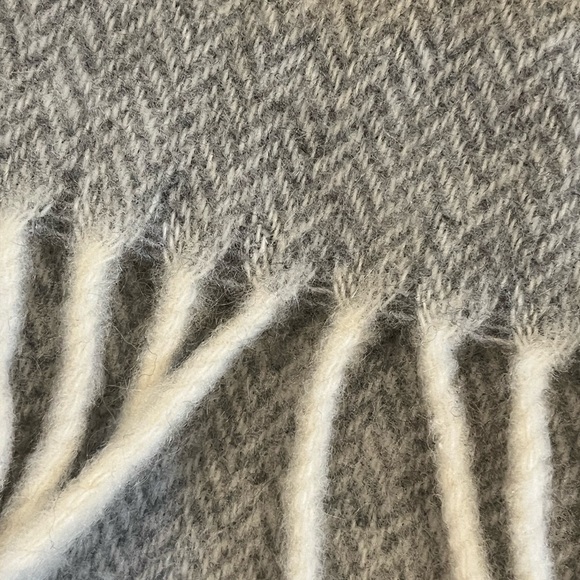 Grey Cashmere blend scarf - Picture 1 of 3